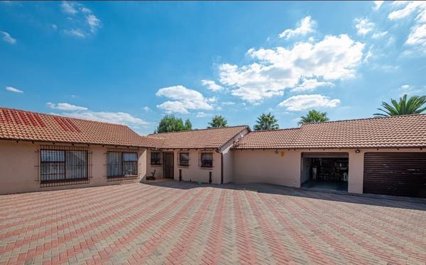 Property For Sale in Birch Acres Ext 4, Kempton Park