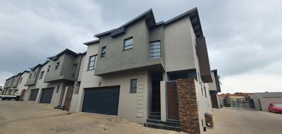 Townhouse For Rent in Glen Marais, Kempton Park