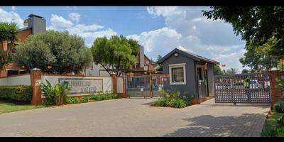 Townhouse For Rent in Terenure, Kempton Park